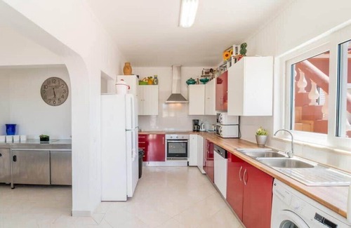 Armacao de Pera Villa | Huge house 7 bedroom sleeps 31! Heat/pool, Jacuzzi, Sauna, Pool table, T/Tennis
