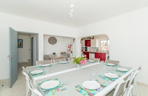 Armacao de Pera Villa | Huge house 7 bedroom sleeps 31! Heat/pool, Jacuzzi, Sauna, Pool table, T/Tennis