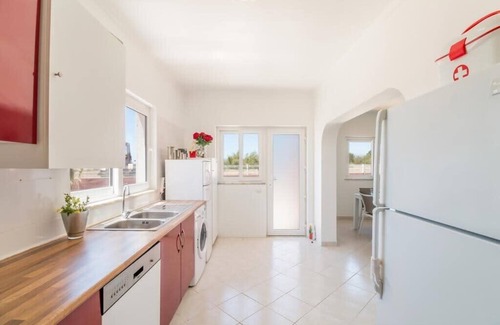 Armacao de Pera Villa | Huge house 7 bedroom sleeps 31! Heat/pool, Jacuzzi, Sauna, Pool table, T/Tennis