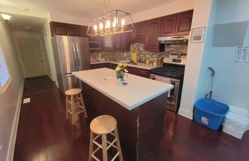 Trinity - Bellwoods House | Huge house in downtown GTA Steps to Public transit Supermarket Bank Library Park