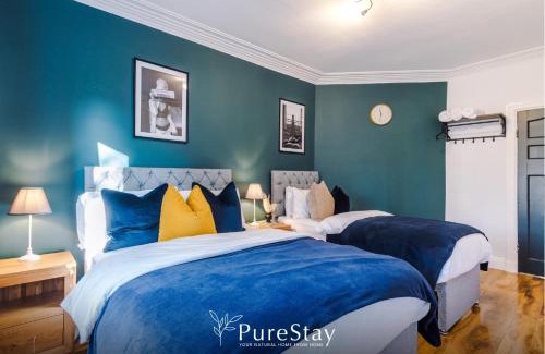 Headingley House | Huge House in Headingley Leeds - 6 Bedroom - 10 actual Beds - Sleeps 13 - by PureStay Accommodation