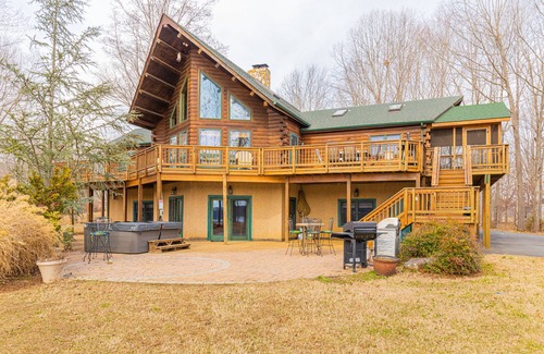 Mineral House | Huge Lakefront Home with private hot tub, dock, and pickle-ball court