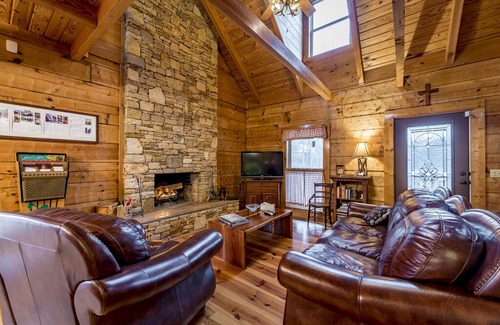 Mentone Cabin | Huge lakeside cabin ideal for large groups and families sleeps 12 comfortably