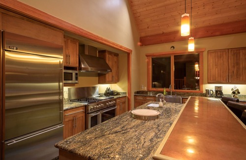 Golden Ski Chalet | Huge luxury home at KHMR. Brand new Sauna, hot tub
