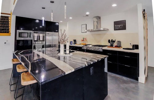 South Oklahoma City House | Huge modern 4-bedroom Oasis OKC/Moore