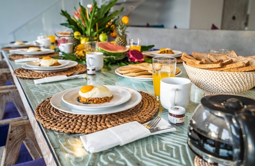 Sunset Road Villa | HUGE MODERN STAFFED VILLA, HUGE 17M PRIVATE POOL, CATERING, SEMINYAK