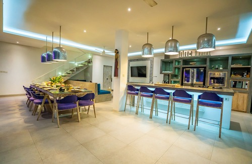 Sunset Road Villa | HUGE MODERN STAFFED VILLA, HUGE 17M PRIVATE POOL, CATERING, SEMINYAK