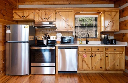 Gatlinburg - Pigeon Forge Cabin | Huge Mt. LeConte Views/Gatlinburg