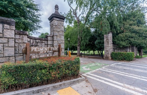 Piedmont Heights House | Huge one bedroom inlaw apartment near the Beltline
