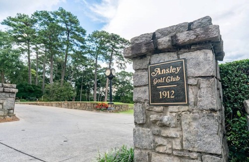 Piedmont Heights House | Huge one bedroom inlaw apartment near the Beltline