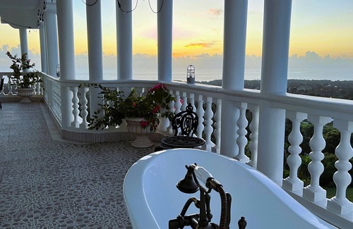Cabrera Apartment | Huge penthouse suite w/kitchen, sunroom, & soaking tub on a private balcony!