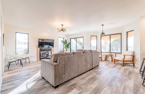 Catalina Madre House | Huge Saguaro, Mountain Views | Sunoria Haus