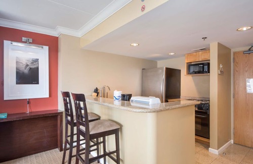 Waikiki Apartment | Huge Studio Unit with Ocean View #1624