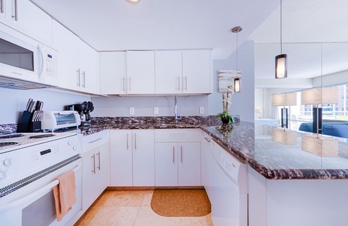 Waikiki Apartment | Huge Studio Unit with Lagoon View #730