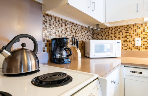 Waikiki Apartment | Huge Studio Unit with Lagoon View! #934