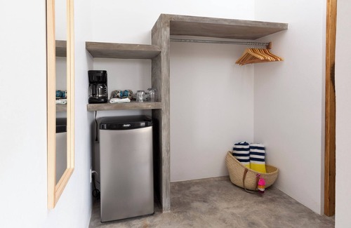 San Francisco Apartment | Huge Suite! King Bed, A/C, Saltwater Pool, Fast Wifi, Mountain Views -"Sol"