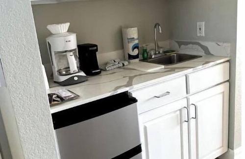 Colliers Bay Apartment | Huge Two Bedroom Beachfront Penthouse Condo - Sleeps 6