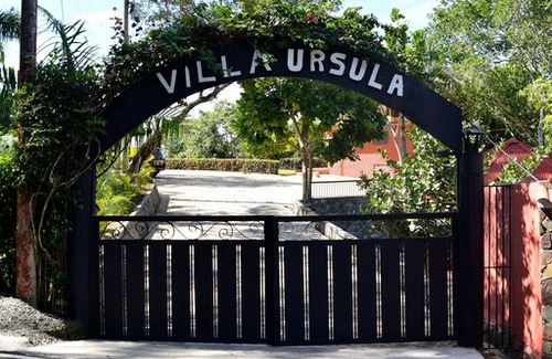 Jarabacoa House | Huge Villa Ursula Jarabacoa 16 Beds-Natural River Pool-Weddings-Heliport Smoker