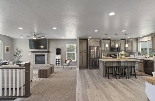 Sunset Heights House | Huge Yard. Hot Tub. Playground. Trampoline.