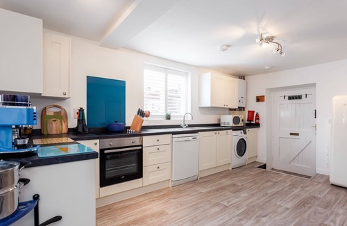 Corfe Castle Village Cottage | Hugely popular cottage within walking distance of castle