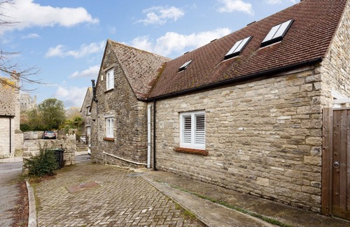 Corfe Castle Village Cottage | Hugely popular cottage within walking distance of castle