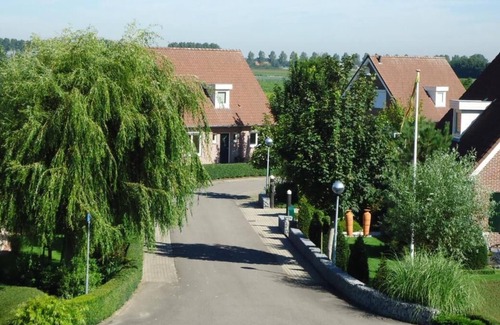 Battenoord House | “Huize Polderzicht” ligt op Goeree-Overflakkee ca 50 meter v.h. Grevelingenmeer.