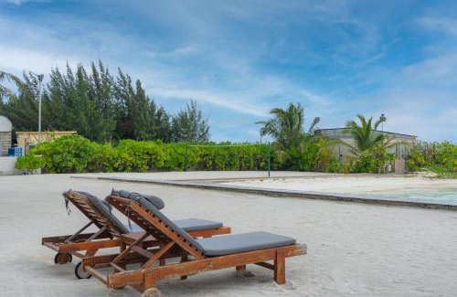 Hulhule Hotel | Hulhule Island Hotel- Private Beach Access & Airport Pick-up and Drop