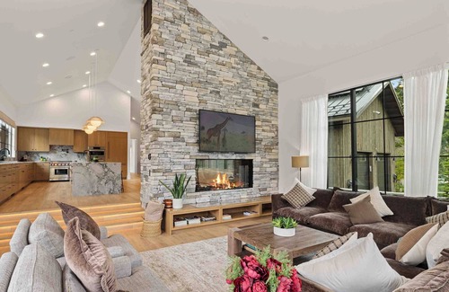 Roslyn House | Humble House | Ultimate 8,000sqft Lodge+Pool/Golf Sim/EV