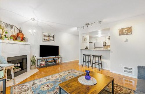 Lower Queen Anne Apartment | Humble Sound