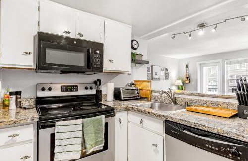 Lower Queen Anne Apartment | Humble Sound