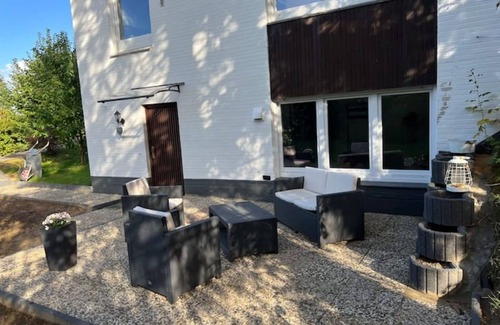 Bendestorf Apartment | Hummelglück - Holiday apartment with terrace, close to Hamburg