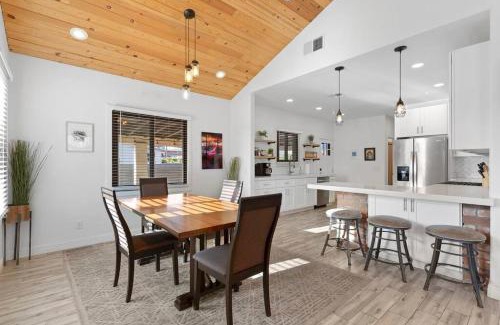 Evans Churchill Apartment | Hummingbird Harmony House with BBQ and Hot Tub in Downtown Phoenix