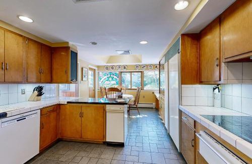 Broadmoor House | Hummingbird Haven