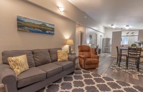 Juneau House | Hummingbird Hideaway