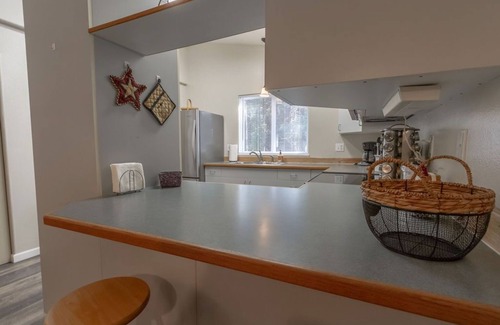 Juneau House | Hummingbird Hideaway