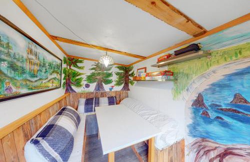 Port Orford House | Hummingbird Hideout