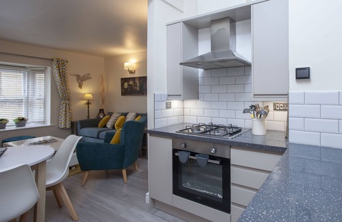 Bath House | Hummingbird House - Contemporary, Central Mews House - with parking