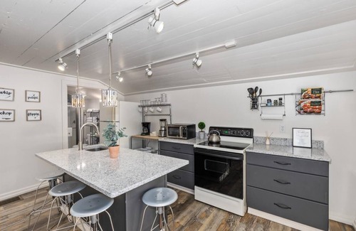 Saugatuck Apartment | Hummingbird - One Bedroom Apartment, Sleeps 2