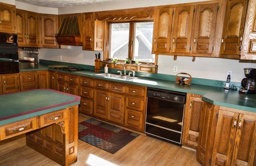 Gibbon Glade House | Hummingbird Retreat 12 miles from Ohiopyle, unique house and property on stream.