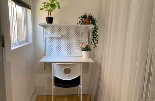 Sunrise Manor House | Hummingbird's Retreat-One bedroom-private bath-private entry door