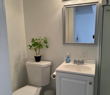 Sunrise Manor House | Hummingbird's Retreat-One bedroom-private bath-private entry door