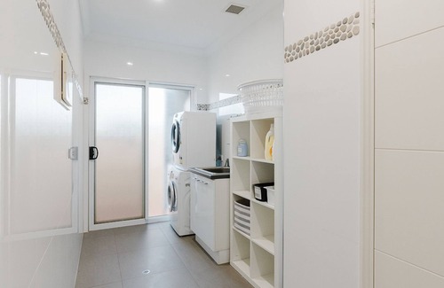 Exmouth House | Humpback is just perfect for two families or a group of friends who like their own space.