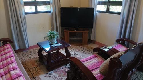Alaminos House | Hundred Islands Guest House