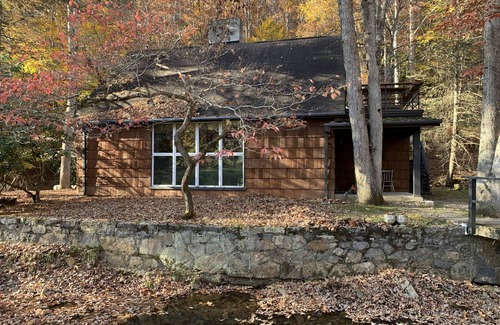 North Fork House | Hungry Mother Island. A unique cabin retreat. In State Park, Back of the Dragon
