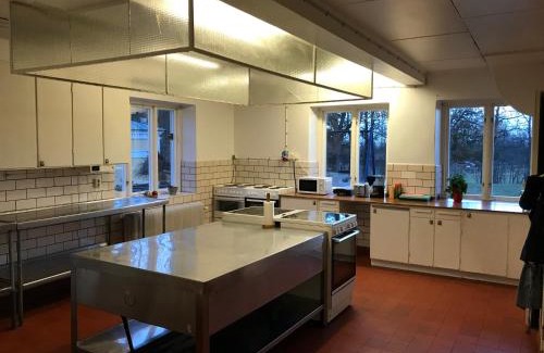 Vargon Hostel | Hunnebergs Gård Hostel & Camping
