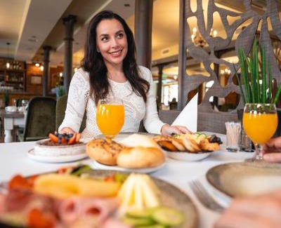 Vasarosnameny Hotel | Hunor Hotel és Étterem