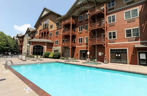 Hunter Condo | Hunter Mountain 1BR Suite | Jacuzzi & Fireplace