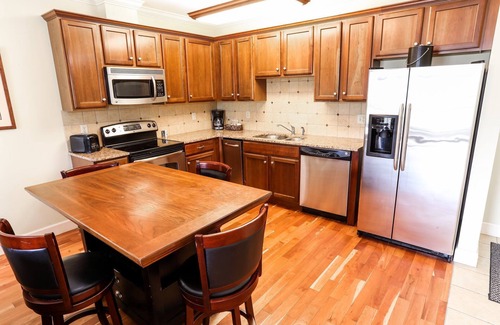 Hunter Condo | Hunter Mtn 3BR Condo | Ski-In/Ski-Out & Spacious