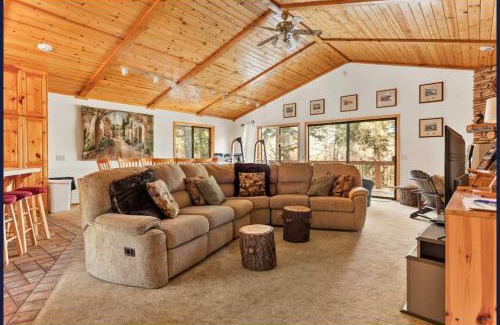 Upper Moonridge House | Hunter's Retreat in Upper Moonridge Near Bear Mountain