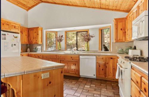 Upper Moonridge House | Hunter's Retreat in Upper Moonridge Near Bear Mountain